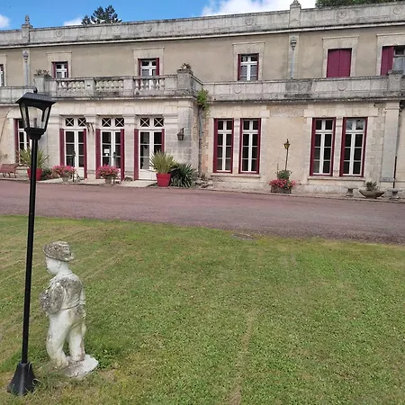 Vakantiehuis Domaine De Champ Rose + Piscine Chauffee, Couverte Saint-Laurent-de-Belzagot