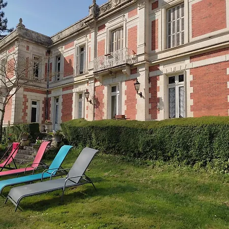 Vakantiehuis Domaine De Champ Rose + Piscine Chauffee, Couverte Saint-Laurent-de-Belzagot