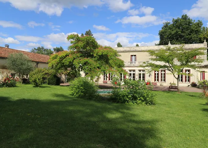 Сasa de vacaciones Domaine De Champ Rose + Piscine Chauffée, Couverte Saint-Laurent-de-Belzagot