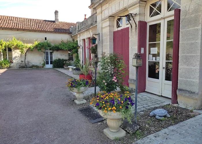 Сasa de vacaciones Domaine De Champ Rose + Piscine Chauffée, Couverte Saint-Laurent-de-Belzagot