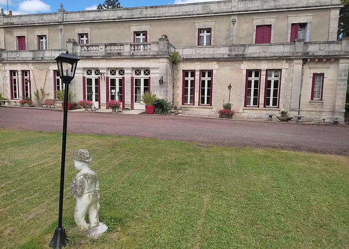 Сasa de vacaciones Domaine De Champ Rose + Piscine Chauffée, Couverte Saint-Laurent-de-Belzagot